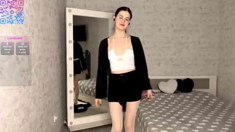 Annie PVT IS OPEN online show from 12/15/25, 09:08