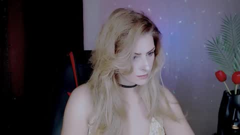 Snapshot of eleonorrres chatting on 10/09/25, 05:38 Elli online show from 10/09/25, 05:38