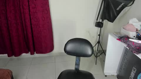 Snapshot of elettra_bennet chatting on 10/28/25, 12:03 elettra_bennet online show from 10/28/25, 12:03