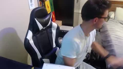 Walker online show from 09/15/25, 01:16