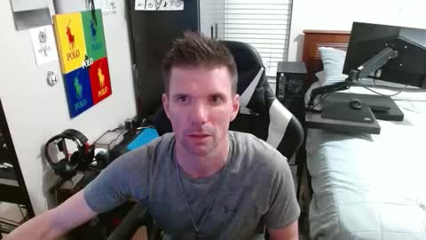 Snapshot of elevatetlb chatting on 04/07/26, 01:28 Walker online show from 04/07/26, 01:28