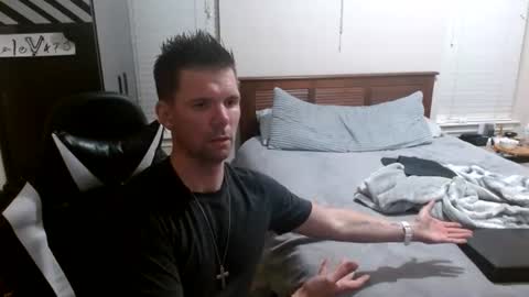 Snapshot of elevatetlb chatting on 08/07/26, 04:14 Walker online show from 08/07/26, 04:14