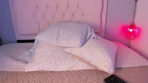 Snapshot of elevensky_ chatting on 02/11/25, 10:18 Elevensky online show from 02/11/25, 10:18