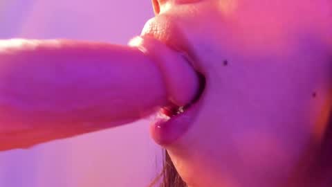 Snapshot of elevensky_ chatting on 03/01/25, 12:07 Elevensky online show from 03/01/25, 12:07