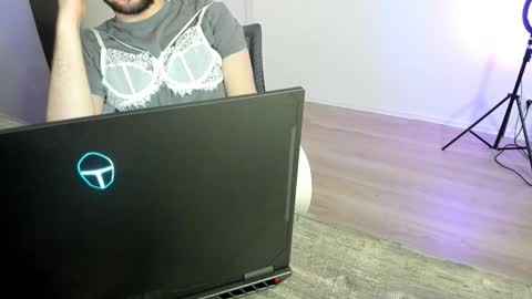 Snapshot of elf_cats chatting on 12/16/25, 01:38 elf_cats online show from 12/16/25, 01:38