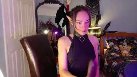 Snapshot of elf_flavoured chatting on 11/24/25, 08:08 Elf Flavoured online show from 11/24/25, 08:08