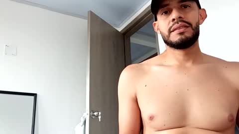 Snapshot of elferjuan1310 chatting on 03/15/26, 04:24 elferjuan1310 online show from 03/15/26, 04:24