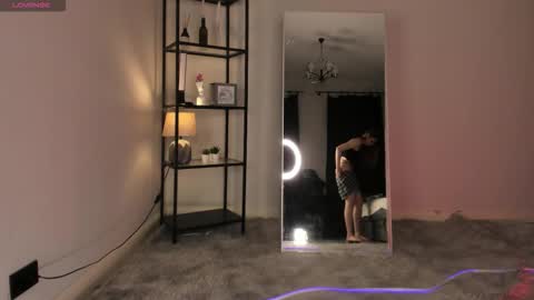 Elfie online show from 09/21/25, 06:15