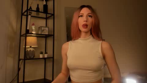 Elfie online show from 11/16/25, 06:19