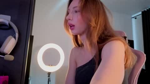 Elfie online show from 05/19/26, 06:09