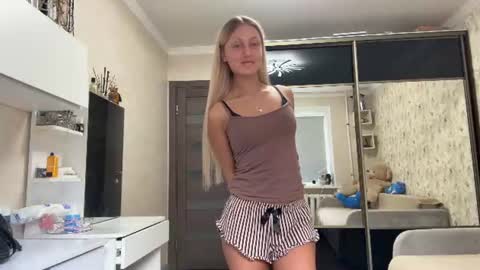 Snapshot of elfriededrewry chatting on 07/24/26, 01:09 Kate online show from 07/24/26, 01:09