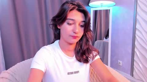 Snapshot of elfy_rare chatting on 10/19/25, 01:56 Elfy online show from 10/19/25, 01:56