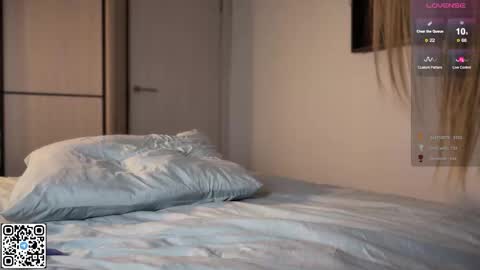 Elizabeth Lizi online show from 11/24/25, 01:22