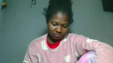 elia011 online show from 10/29/25, 06:59