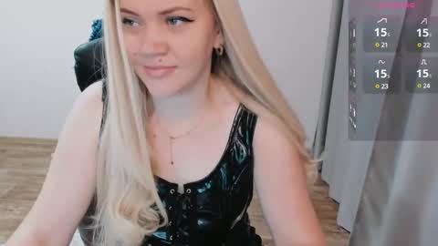 Snapshot of elia_ chatting on 12/20/24, 08:28 Ella online show from 12/20/24, 08:28