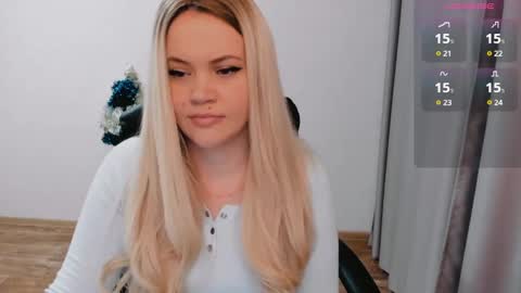 Snapshot of elia_ chatting on 12/25/24, 09:13 Ella online show from 12/25/24, 09:13