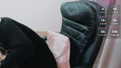 Snapshot of elia_ chatting on 01/22/25, 11:01 Ella online show from 01/22/25, 11:01