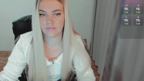 Snapshot of elia_ chatting on 10/09/25, 05:38 Ella online show from 10/09/25, 05:38