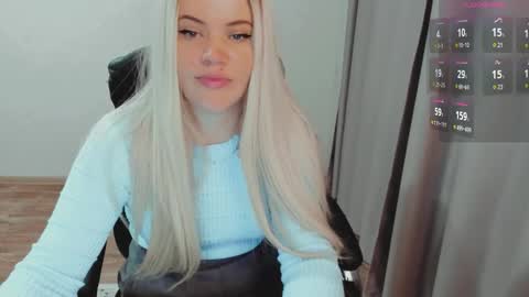 Snapshot of elia_ chatting on 10/14/25, 05:30 Ella online show from 10/14/25, 05:30