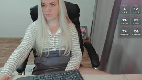 Snapshot of elia_ chatting on 10/15/25, 06:46 Ella online show from 10/15/25, 06:46