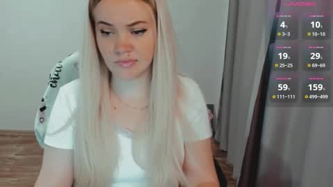 Snapshot of elia_ chatting on 10/28/25, 07:23 Ella online show from 10/28/25, 07:23