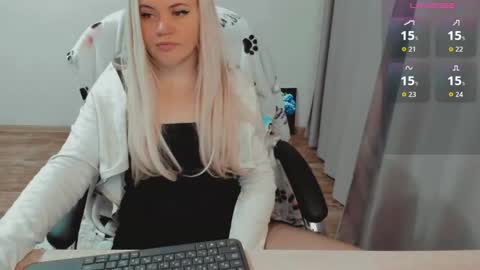 Snapshot of elia_ chatting on 11/17/25, 06:52 Ella online show from 11/17/25, 06:52