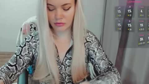 Snapshot of elia_ chatting on 11/19/25, 07:41 Ella online show from 11/19/25, 07:41