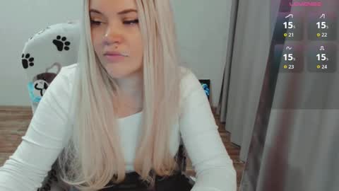 Snapshot of elia_ chatting on 11/23/25, 06:35 Ella online show from 11/23/25, 06:35