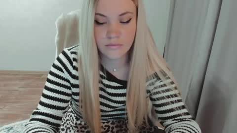 Snapshot of elia_ chatting on 05/26/26, 05:36 Ella online show from 05/26/26, 05:36