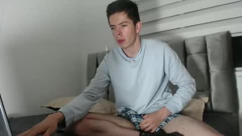 Snapshot of elian_tg chatting on 12/12/24, 02:15 Elian online show from 12/12/24, 02:15