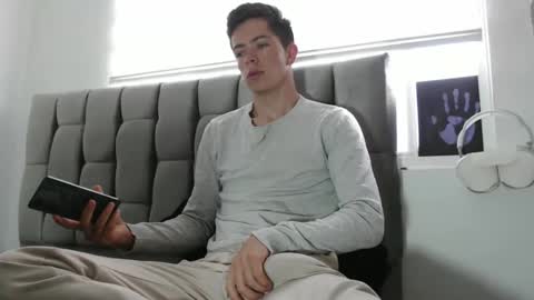 Snapshot of elian_tg chatting on 02/09/25, 01:03 Elian online show from 02/09/25, 01:03