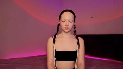 Ella online show from 01/14/25, 03:22