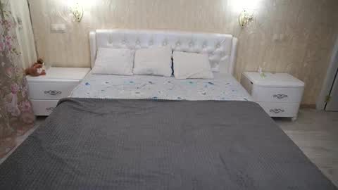 Luna online show from 10/20/25, 09:59