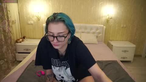 Luna online show from 11/16/25, 10:37