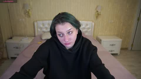 Luna online show from 12/19/25, 12:06