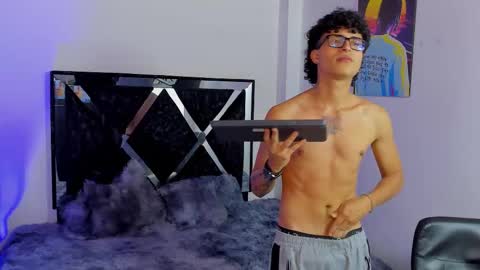 Snapshot of eliasferragamo chatting on 11/28/25, 07:27 Elias Ferragamo online show from 11/28/25, 07:27