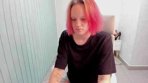 Snapshot of elieiza_xo chatting on 09/18/25, 02:35 elieiza_xo online show from 09/18/25, 02:35