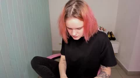 Snapshot of elieiza_xo chatting on 10/04/25, 10:02 elieiza_xo online show from 10/04/25, 10:02