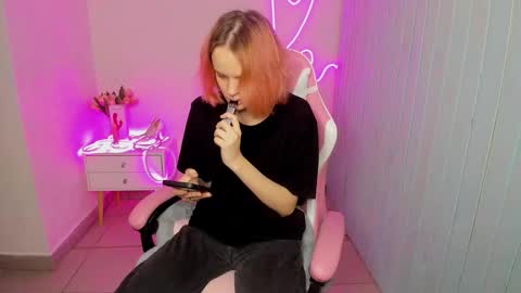 Snapshot of elieiza_xo chatting on 10/07/25, 09:28 elieiza_xo online show from 10/07/25, 09:28