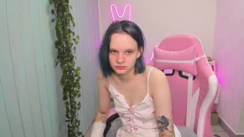 elieiza_xo online show from 11/10/25, 03:27