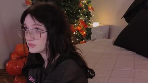 Ellie online show from 11/04/25, 05:06