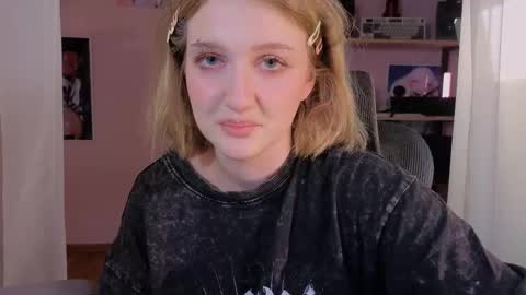 Ellie online show from 02/15/26, 07:51