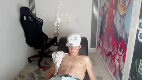 Snapshot of elii_797 chatting on 02/13/25, 04:28 bby-santy online show from 02/13/25, 04:28