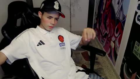 Snapshot of elii_797 chatting on 02/14/25, 05:46 bby-santy online show from 02/14/25, 05:46