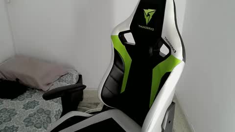 Snapshot of elii_797 chatting on 03/10/25, 01:54 bby-santy online show from 03/10/25, 01:54