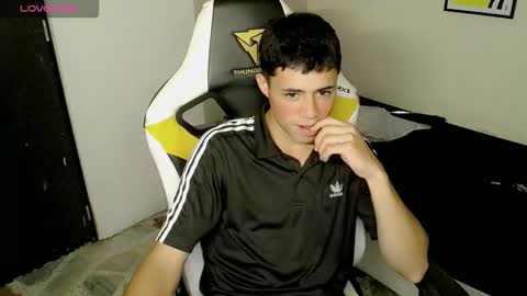 Snapshot of elii_797 chatting on 10/01/25, 03:29 bby-santy online show from 10/01/25, 03:29