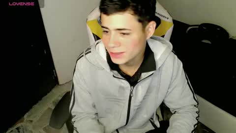 Snapshot of elii_797 chatting on 10/07/25, 12:02 bby-santy online show from 10/07/25, 12:02