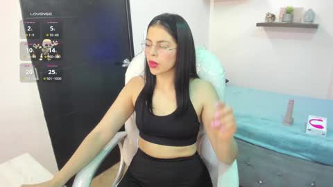 Snapshot of eliie_ruizz chatting on 01/04/25, 04:44 Eliie online show from 01/04/25, 04:44