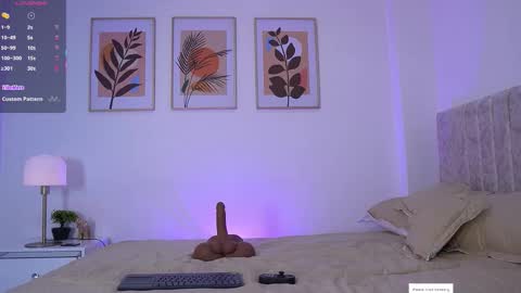 Snapshot of eliizabeth_roberts chatting on 11/30/25, 09:19 E L I I Z A B E T H online show from 11/30/25, 09:19