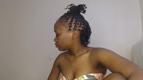 Snapshot of elina_gee chatting on 09/24/25, 08:50 elina_gee online show from 09/24/25, 08:50